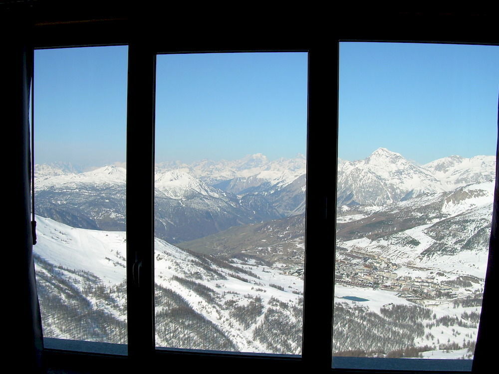 Tana Della Volpe Hotel Sestriere Exterior photo