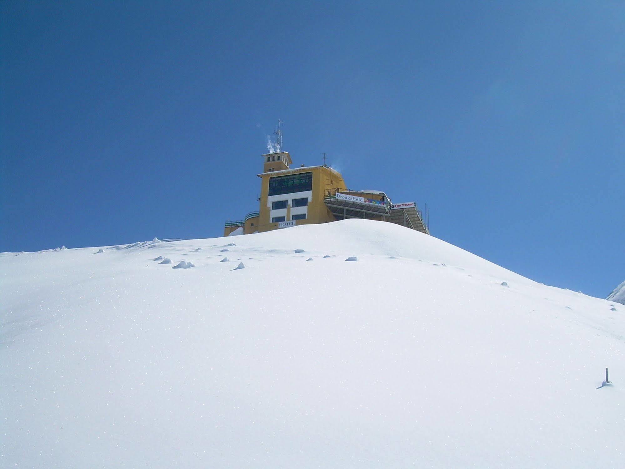 Tana Della Volpe Hotel Sestriere Exterior photo